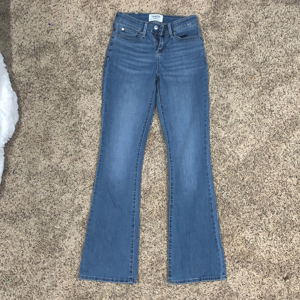 Mid rise boot cut Levi’s